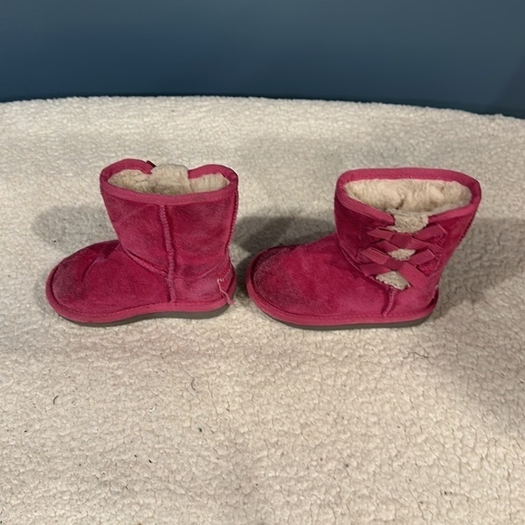 UGG Koolaburra size 7 toddler - Picture 2 of 8
